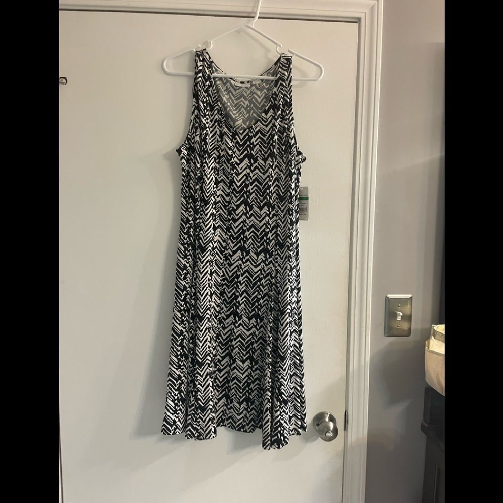Black and white v-neck, mid length sleeveless dress.